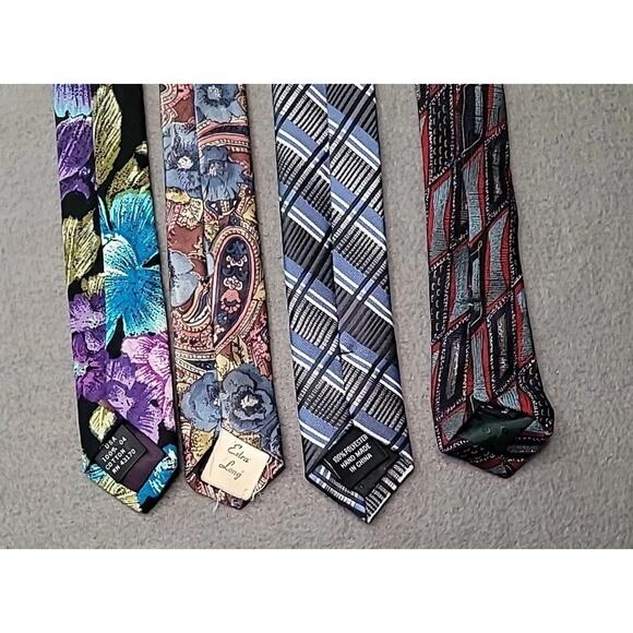 Lot of 4 Men’s Vintage Neckties Paisley & Geometric Silk/Poly Blend EUC - Picture 3 of 3